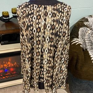 Roz & Ali sleeveless tunic with overlay